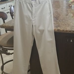 Dockers stain defender size 8 med.